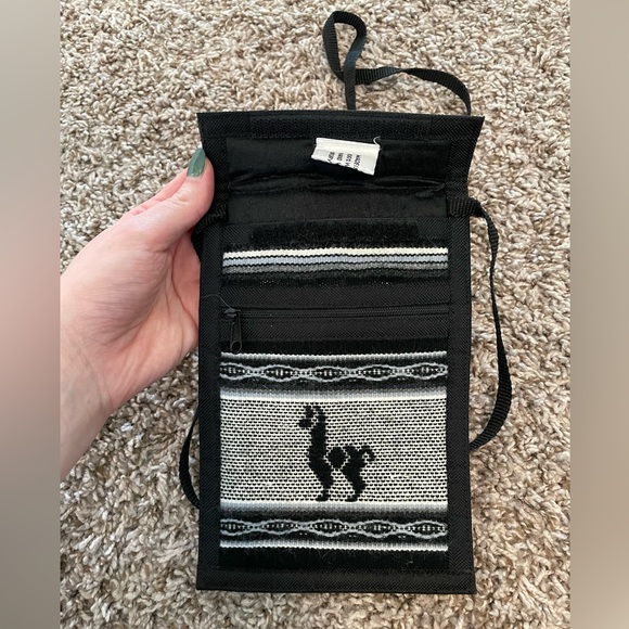Alpaca Shoulder Bag 🦙 - Picture 3 of 5